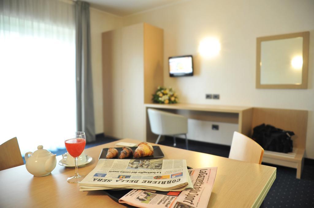 Palace Hotel Zingonia Верделлино Экстерьер фото